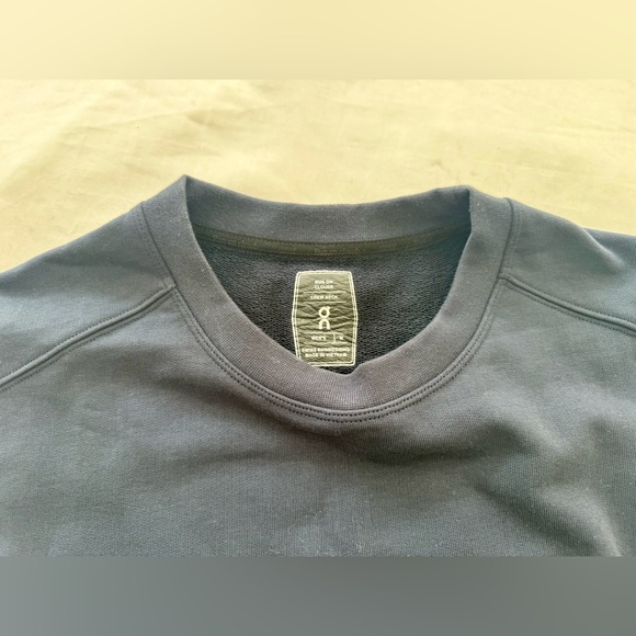 On Running Men’s Crew Neck Sweatshirt Navy - Picture 3 of 11